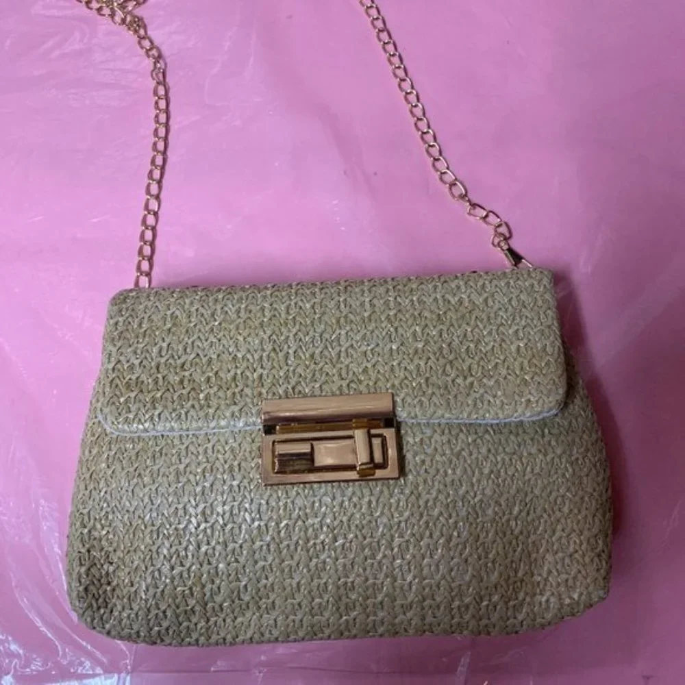Minimalist  Flap Straw Bag Turn-lock Chain_5